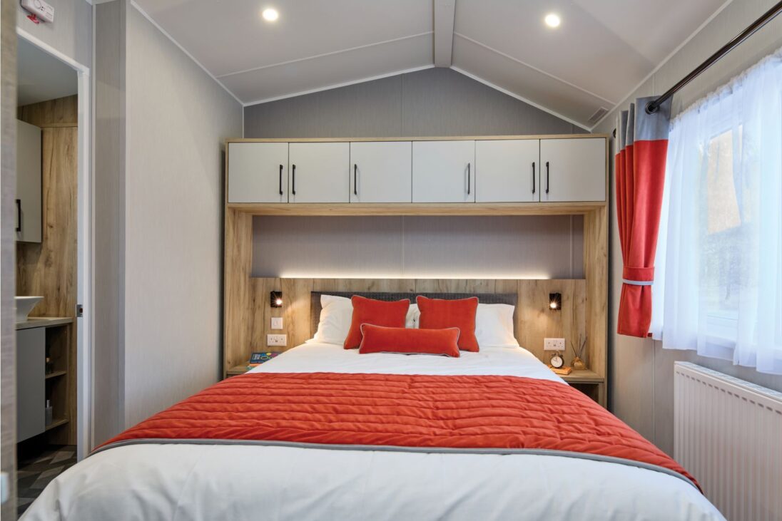 Willerby Astoria 2024 40 X 13 2 Bed Southern Counties Leisure   Product Astoria Master Bedroom Fd7a1f49f0 1096x731 